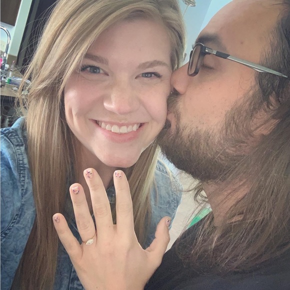 Meet your Posher, Laura - Picture 1 of 1